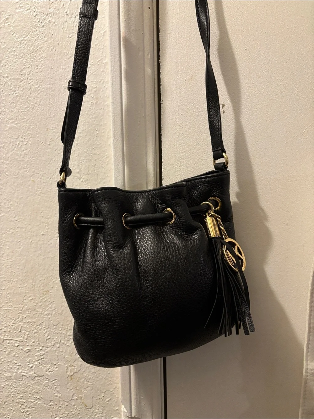 Michael Kors Black Pebbled Leather Messenger Bag with Gold Hardware/#035(6-20-26